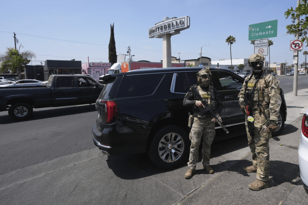 Immigration agents conduct an operation at a car wah Aug 15, 2025