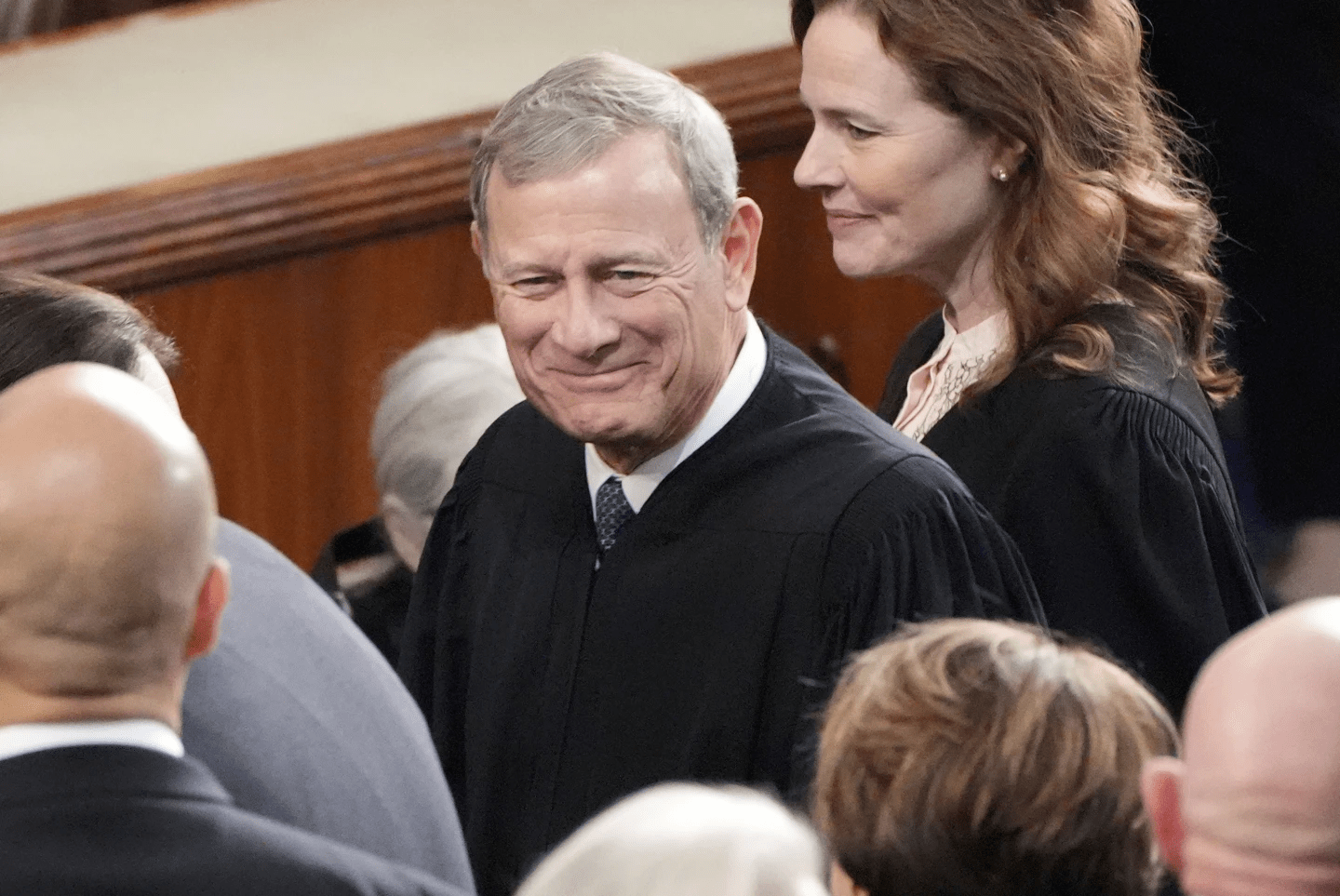 Trump FTC Removal Allowed Temporarily by Chief Justice Roberts