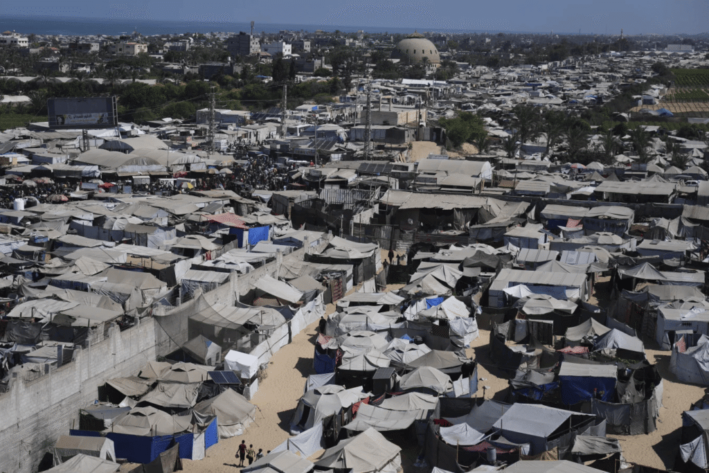 Palestinians fleeing Gaza City