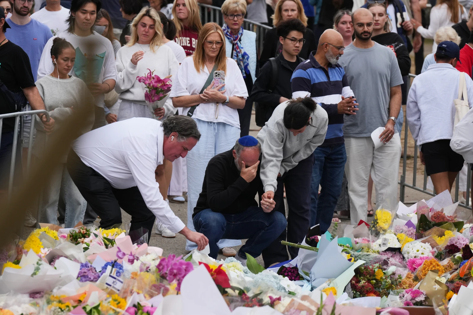 Bondi Beach shooting victims remembered for courage and kindness
